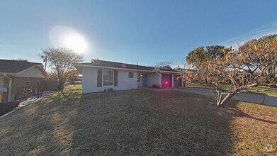 Building Photo - 324 NW Compass Dr