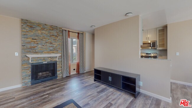 Foto del edificio - 8740 Tuscany Ave