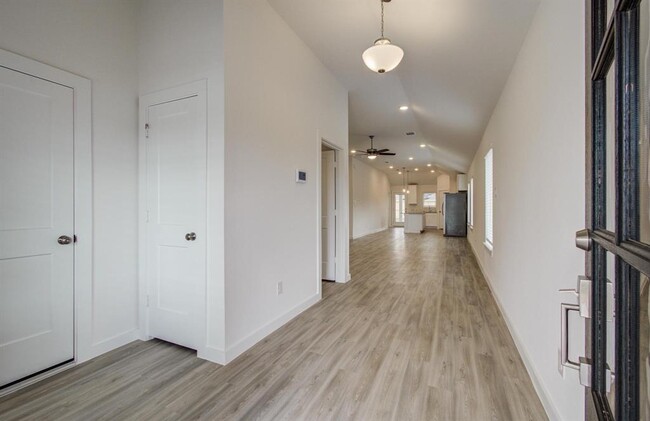 Foto del edificio - 8323 Blue Shell Ln