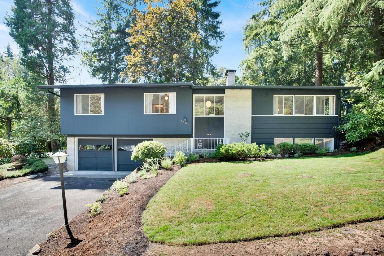 Primary Photo - 1931 Mapleleaf Ct