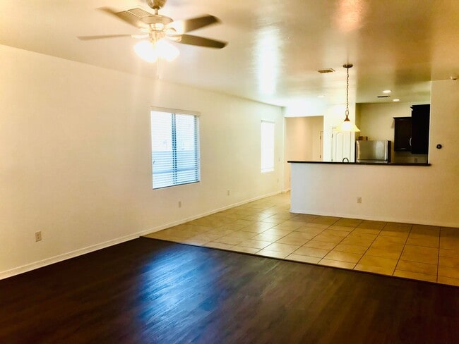 Building Photo - 12872 N White Fence Way