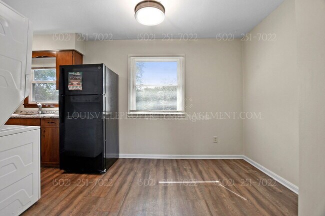 Foto del edificio - 1716 Bonnyville Blvd