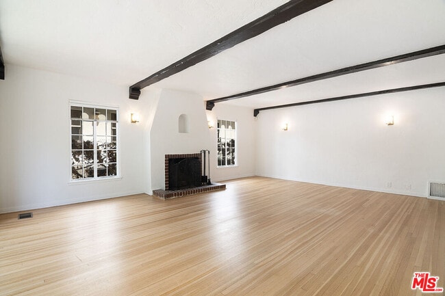 Foto del edificio - 342 N Orange Dr