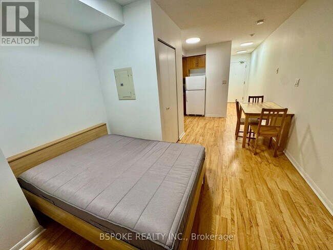 Photo du bâtiment - 2464 Weston Rd