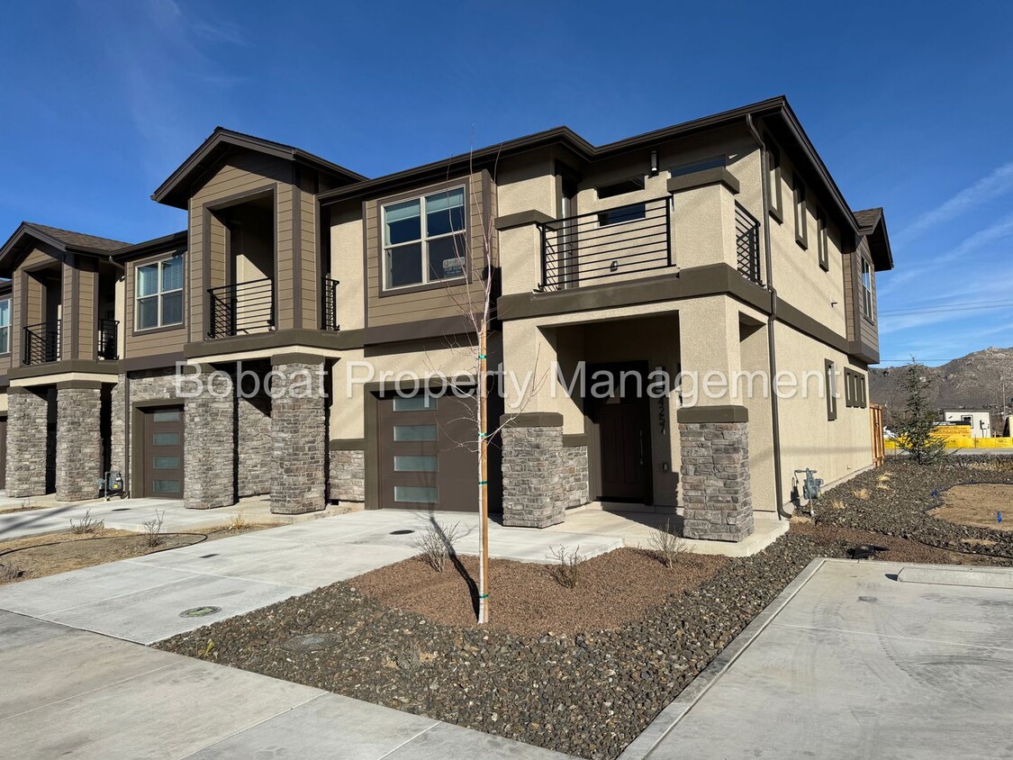 Foto principal - Brand New 3 Bedroom, 2.5 Bath Townhome in ...