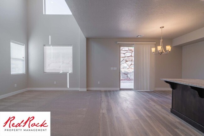 Building Photo - 3 Bedroom Hurricane Townhome With Scenic Views