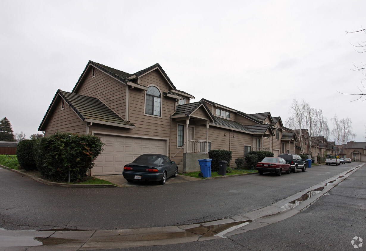 Primary Photo - Elizabeth Court Apartments