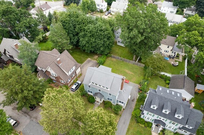 Foto del edificio - 72 Richardson Rd