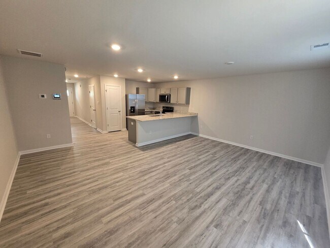 Foto del edificio - BRAND NEW 3 BEDROOM TOWNHOUSE IN PRINCE GEORGE