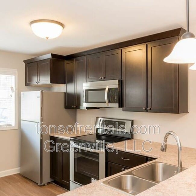 Building Photo - 111 Becky Don Dr