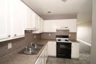 Building Photo - 207 Lydia Dr