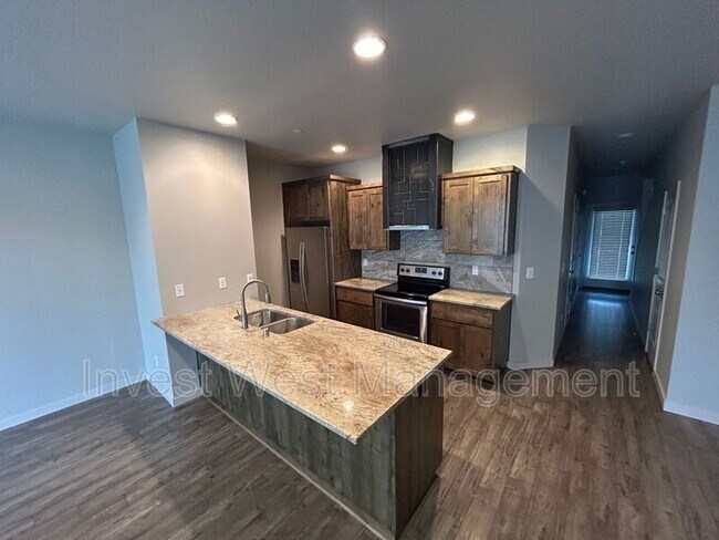 Building Photo - 166 N 43rd Pl