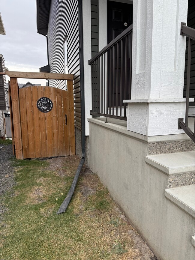 Building Photo - 83 Evansglen Cir NW