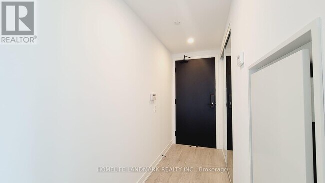 Building Photo - 88 Queen St E