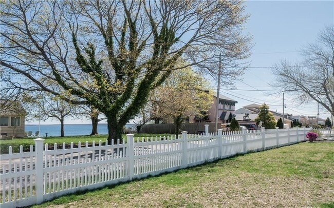 Building Photo - 94 Narragansett St