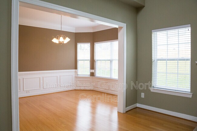 Building Photo - 2621 Sierra Chase Dr