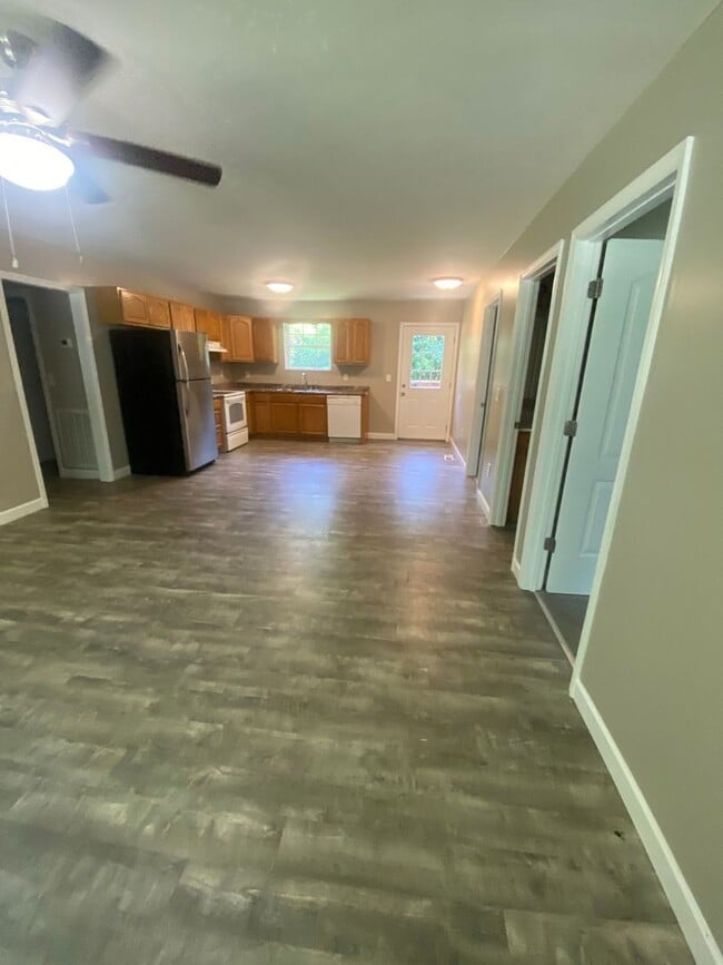 Foto del edificio - Now available 3 Bedroom 2 Bath Single Fami...