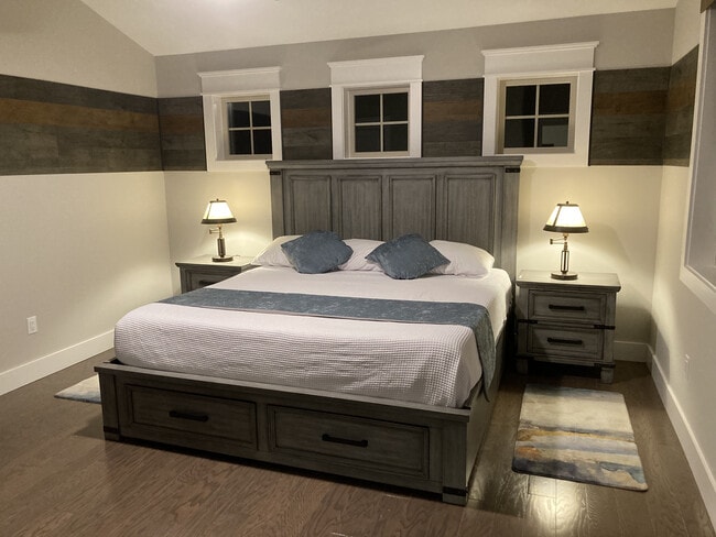 Large Master Bedroom, King Bed - 547 Sweet Birch Park Ln