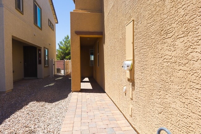 Building Photo - Brand New Gated 4-Bed, 3-Bath Townhome wit...