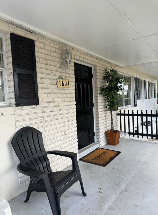 Foto del edificio - 1604 SE Apache Ave