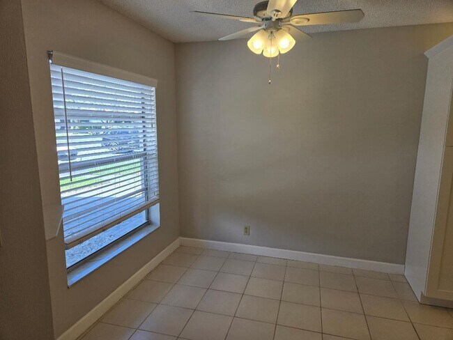 Building Photo - 5760 Princess Palm Ct