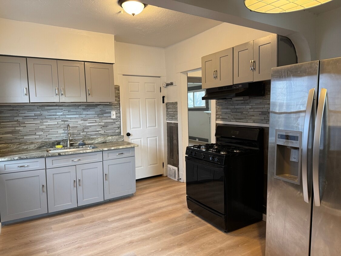 Foto principal - 12509 Maple Ave