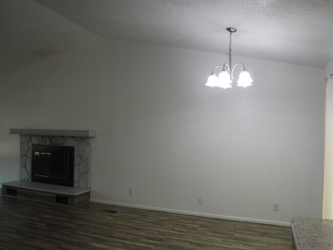 Building Photo - 1156 Twin Parks Dr