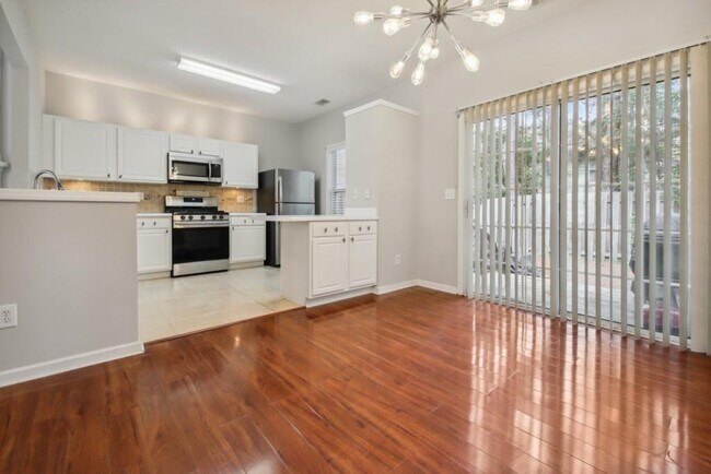 Foto del edificio - 4084 Howell Park Rd