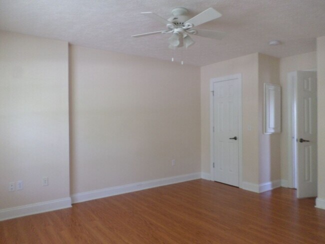 Foto del edificio - 3 Bedroom 2 Bath Townhouse