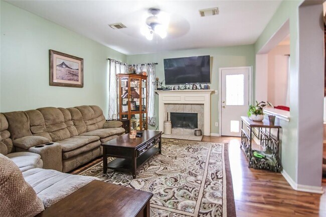 Foto del edificio - 3803 Oakwilde Cir