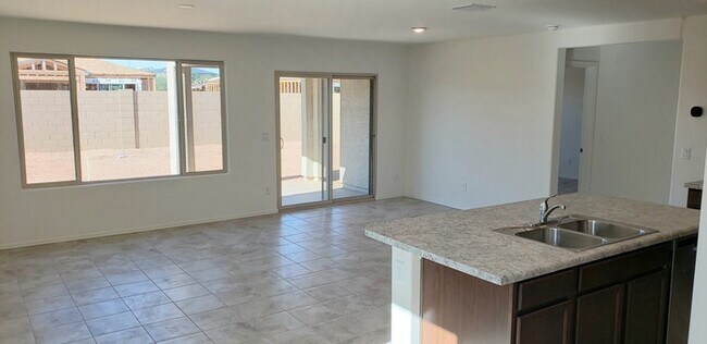 Foto del edificio - NEW McCartney Center by KB Homes