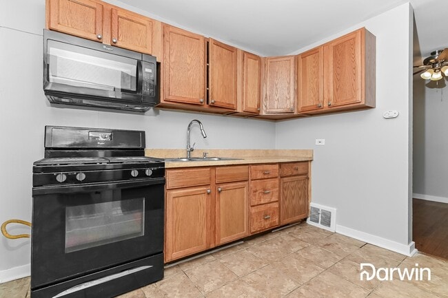 Building Photo - 7252 S ALBANY, Chicago, IL 60629