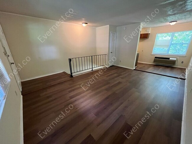 Foto del edificio - 925 Shallowford Rd