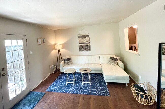 Building Photo - 2501 Mission Hill Dr