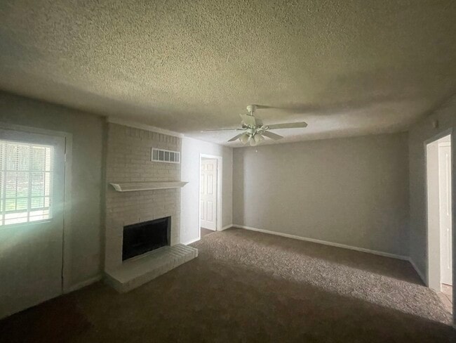 Building Photo - 2180 Oldfield - Available Now!