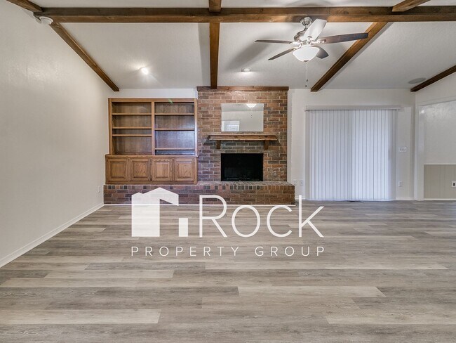 Foto del edificio - 4 Bedroom Home with Space Inside and Out! **Receive Your First Month FREE**