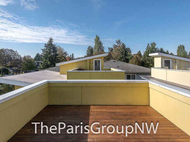 Building Photo - 942 N 97th St