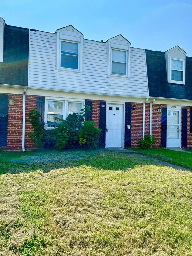 Primary Photo - Charming 3 Bedroom/ 1 Bathroom in Dundalk,...