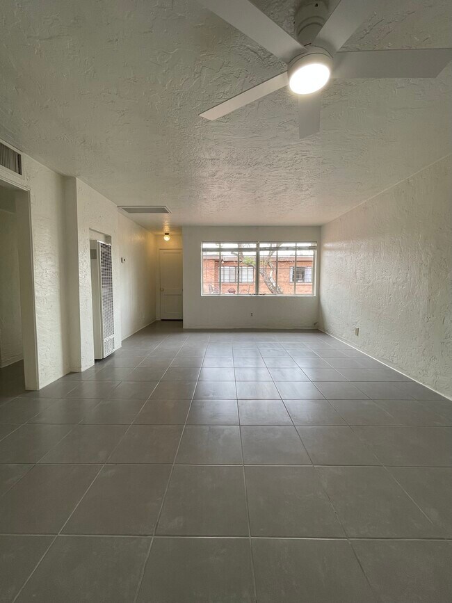 Foto del edificio - 2334 N Richey Blvd