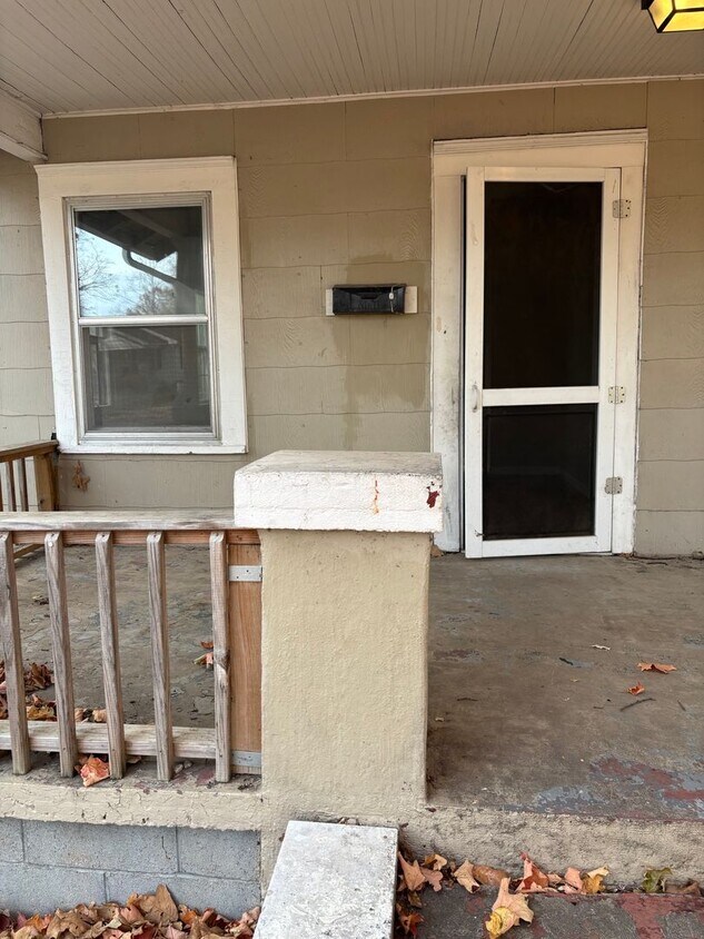 Foto principal - Charming 3 Bed 1.5 Bath Home With Fenced Yard