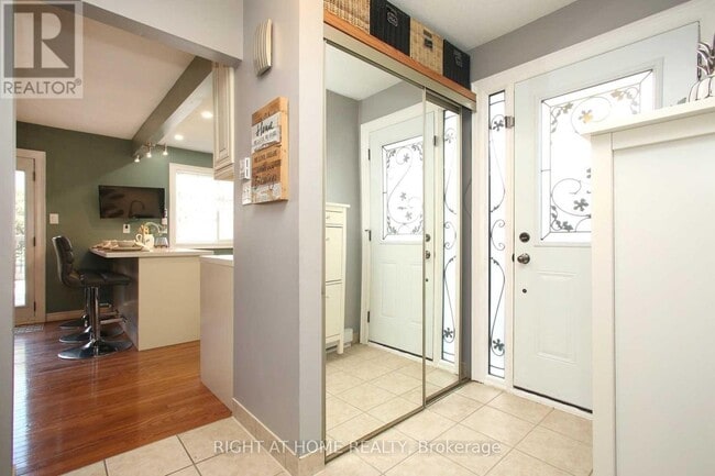 Building Photo - 653 Dorchester Dr