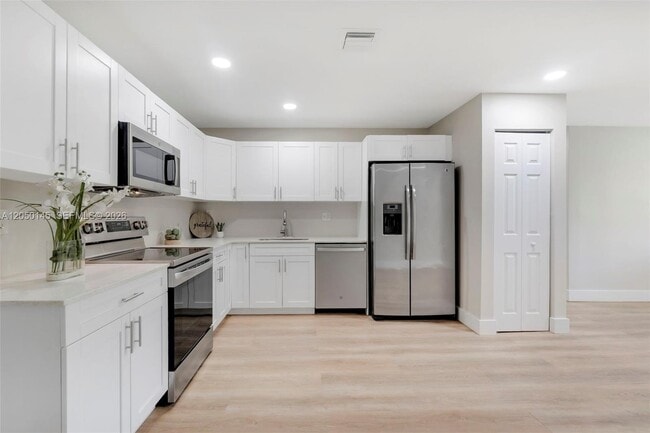 Foto del edificio - 702 NW 18th St