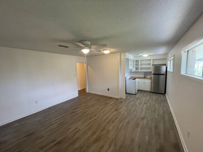 Building Photo - 3312 Northview Drive