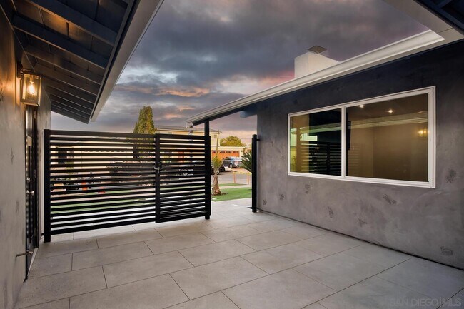 Foto del edificio - 5961 Camber Dr