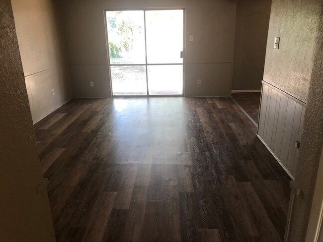 Building Photo - 3 Bedroom 2 Bathroom Home in Arlington