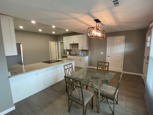 Foto del edificio - Adorable 3 Bedroom Home in Downtown Bentonville!