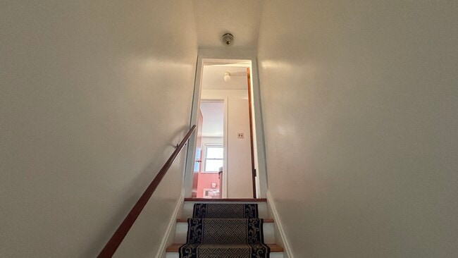 Front door entrance - 870 Louisa St