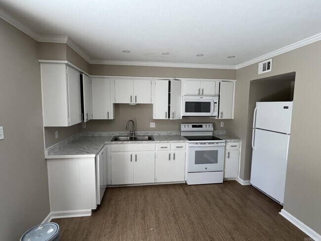 Foto del edificio - 9019 N Rodney Parham Rd