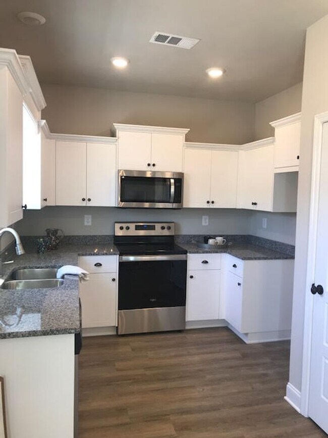 Building Photo - 241 Silver Ct Trenton SC 29847