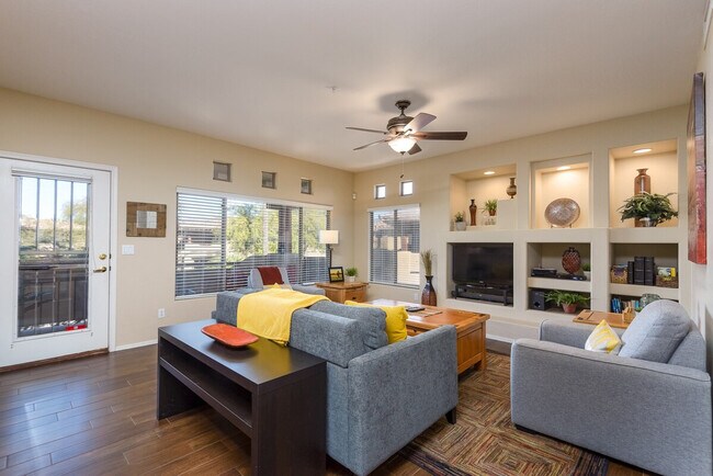 Foto del edificio - 9220 E Raintree Dr